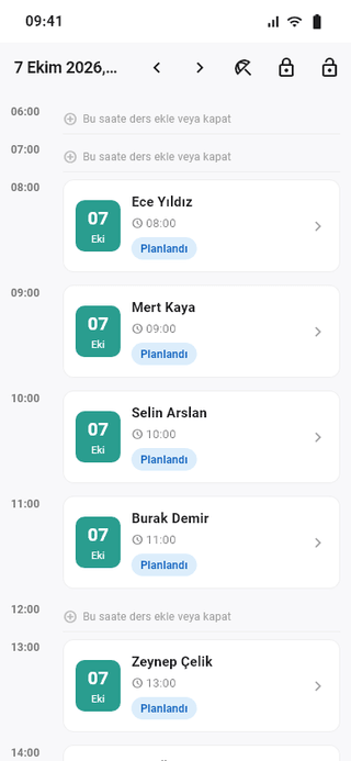My PT uygulamasında aylık ders takvimi ekranı
